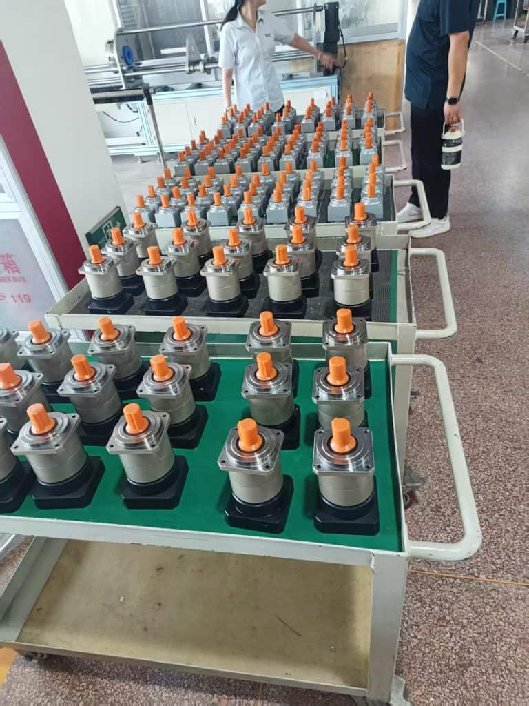 精密传动设备测试台，固安恒道传动设备工厂生产高品质工业用传动机械装配现场.